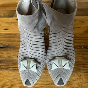 Salvatore Ferragamo booties in soft gray suede sz 10